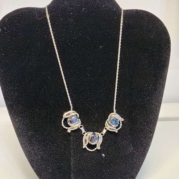 Vintage Jewelry - Elegant Silver and Blue Necklace